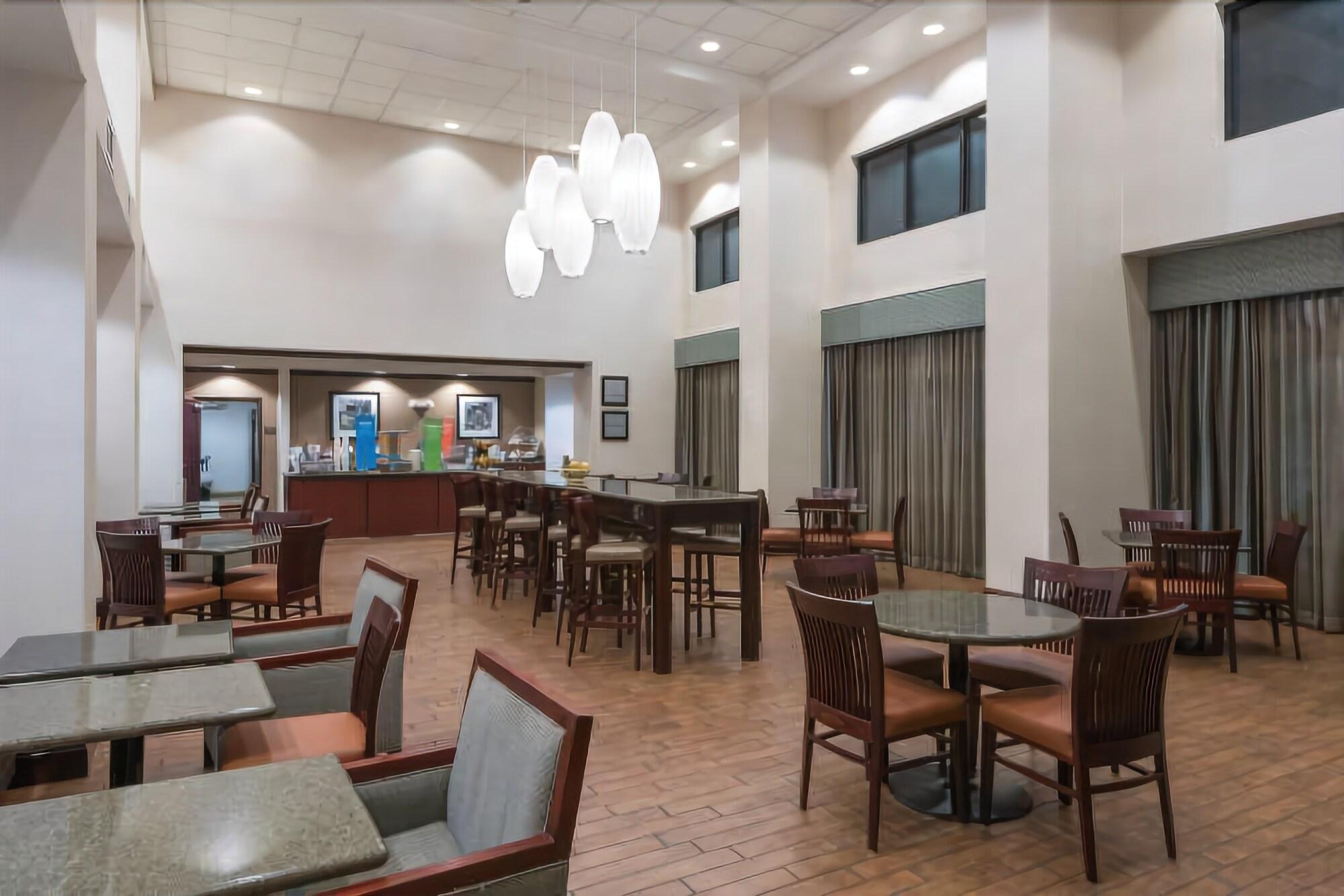Hampton Inn & Suites By Hilton Syracuse Dewitt East Syracuse Exterior photo
